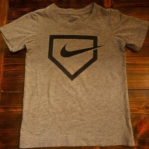 Boys Nike Baseball Gray T-Shirt with Black Logo, Size 5